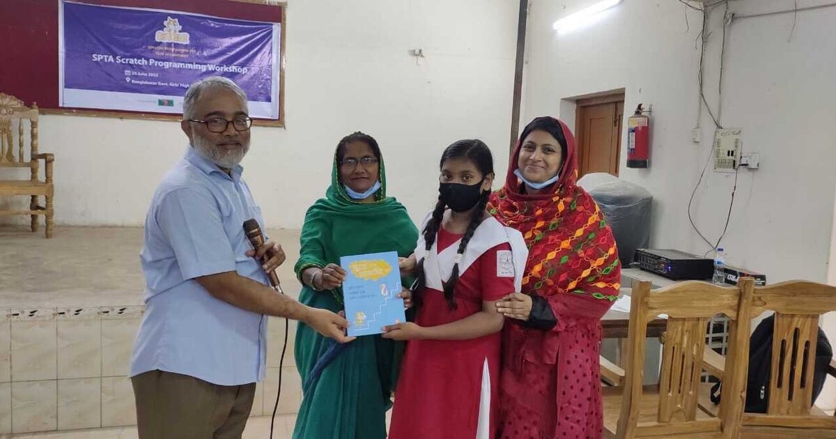 বাংলাবাজার সরকারী বালিকা উচ্চ বিদ্যালয়ে আয়োজিত হল স্ক্র্যাচ প্রোগ্রামিং কর্মশালা