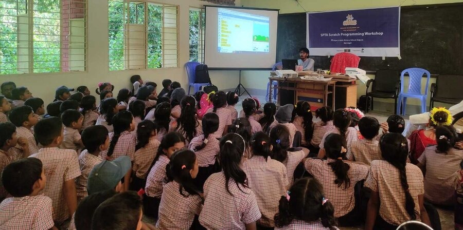 পিরপুর-২ সরকারি প্রাথমিক বিদ্যালয়ে আয়োজিত হল স্ক্র্যাচ প্রোগ্রামিং কর্মশালা